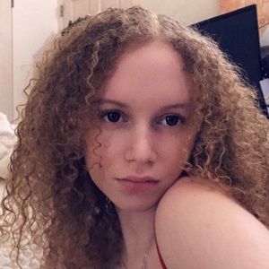 Meet your Posher, Julieta